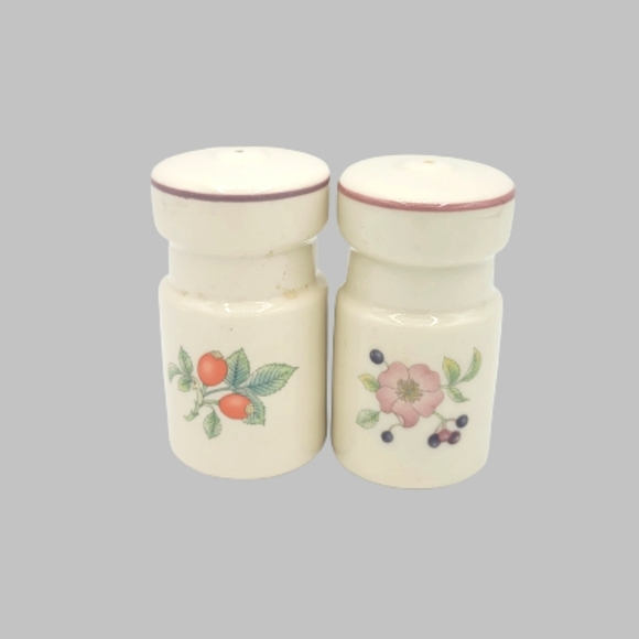 Wedgwood England Roseberry Bone China Pepper Salt Shaker Set Retired Vintage - Picture 3 of 10